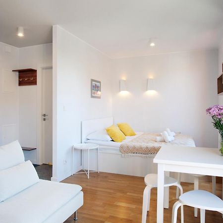 Marine Studio With Balcony And Parking By Tyzenhauz Danzica Esterno foto